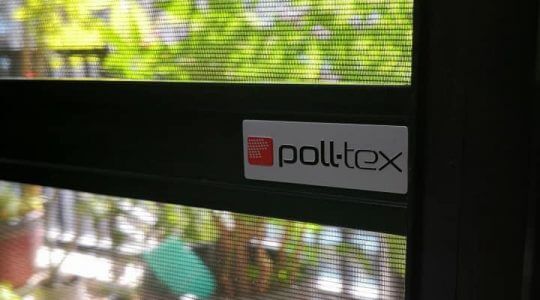 普特絲Poll-tex防霾紗窗透風性佳，對外有效阻隔空污，對內達到空氣對流，大幅提升住宅的空氣品質