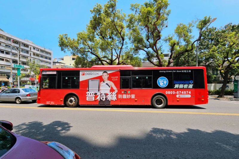 選擇電動公車,普特絲用行動守護地球 5 普特絲代言人戴資穎在電動公車上的廣告