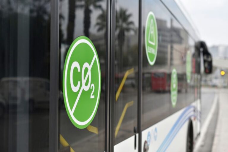 選擇電動公車，普特絲用行動守護地球